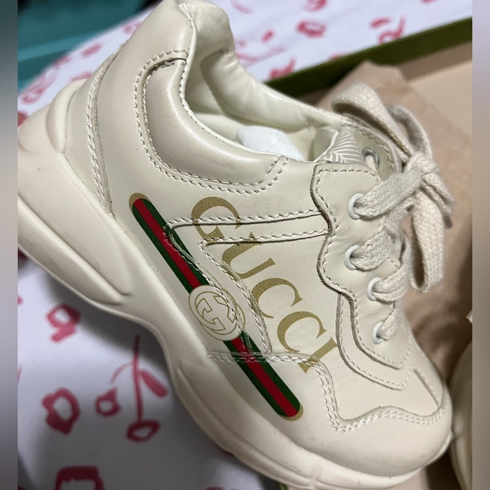 AUTHENTIC TODDLER SIZE 22 GUCCI LEATHER SNEAKERS